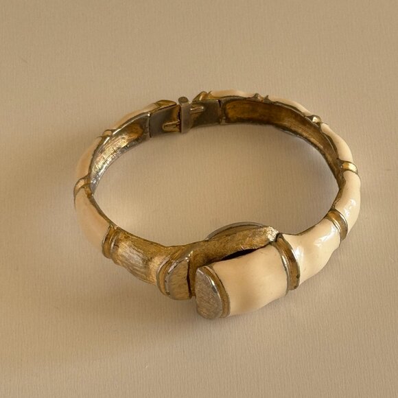 Pilgrim Hidden Dial Watch Women 23mm Gold Tone 17 Jewels Bracelet - Picture 7 of 8